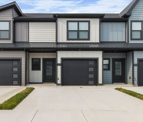 303 Jonathan Wade Pvt Cir, Clarksville, TN, 37043-4094 | Card Image