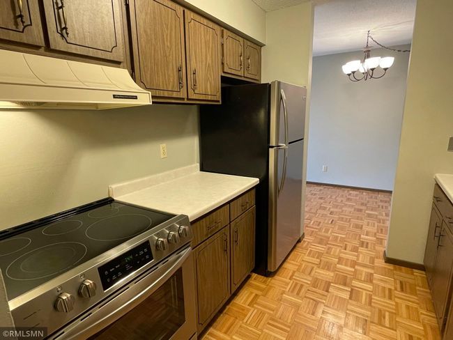 Kitchen w/Stainless Appliances | Image 9