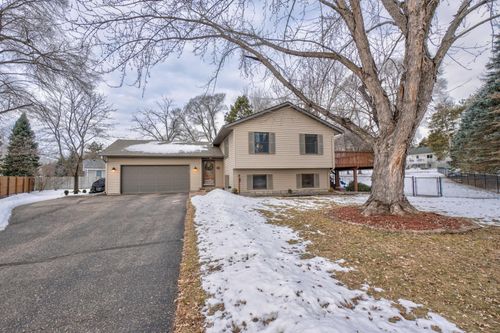 811 Fox Tree Ln N, Hudson, WI, 54016-3000 | Card Image