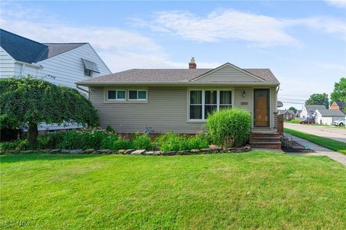 3302 Maplecrest Ave, Parma, OH, 44134-3628 | Card Image