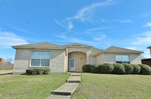 300 Rosewood Ln, Cedar Hill, TX, 75104-2932 | Card Image