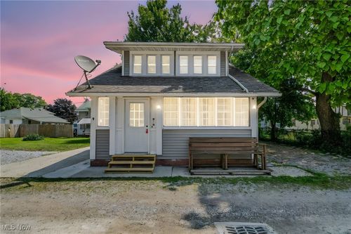 5016 Mapleton Beach West Dr, Geneva, OH, 44041-9495 | Card Image