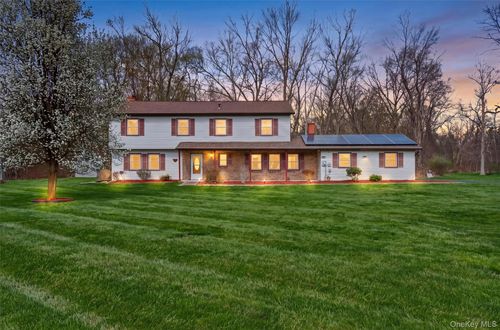 18 Stephen Dr, East Fishkill, NY, 12533-5909 | Card Image