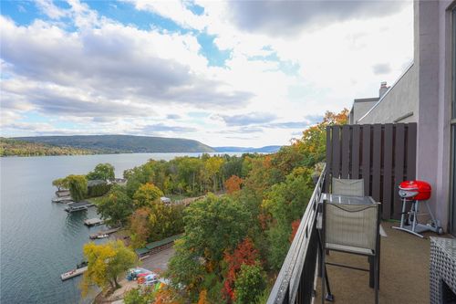 11 Cliffside Dr, Canandaigua, NY, 14424-8801 | Card Image