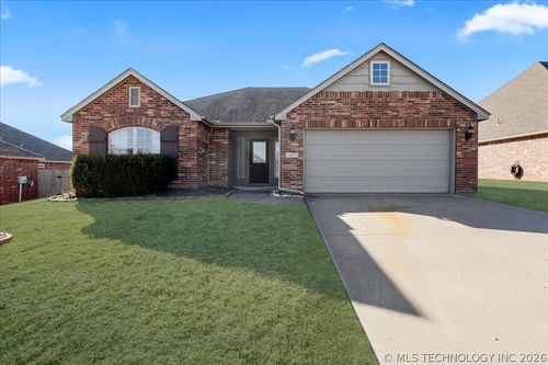 2405 W Quinton St, Broken Arrow, OK, 74011-4512 | Card Image