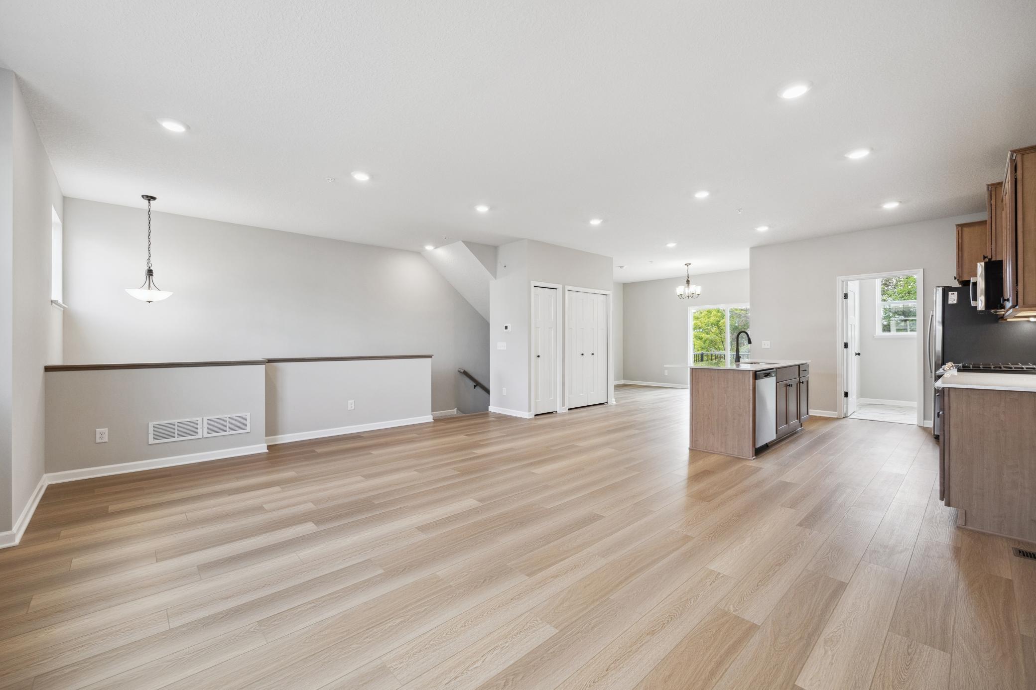Jody Ave, Cottage Grove, MN 55016