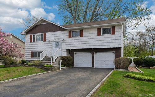 6 Lordly Ct, Kings Park, NY, 11754-3818 | Card Image