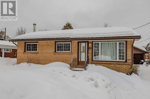 71 Capp Ave, Sault Ste. Marie, ON, P6A3R7 | Card Image