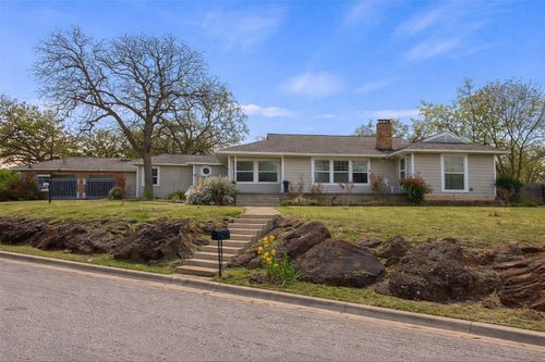 425 Oakhill Dr, Denton, TX, 76201-0863 | Card Image
