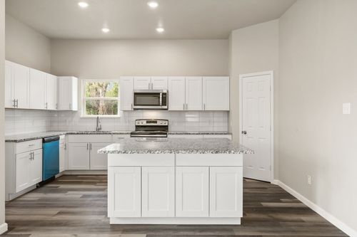 200 Avenue B, Ennis, TX, 75119-6810 | Card Image