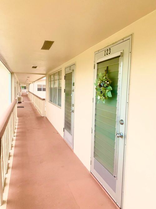 123 Canterbury E, West Palm Beach, FL, 33417-6846 | Card Image