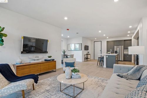 209-500 Somi Ct, Hayward, CA, 94544-4905 | Card Image