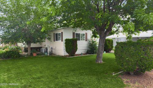 55 W Washington Ave, Yakima, WA, 98903-1548 | Card Image
