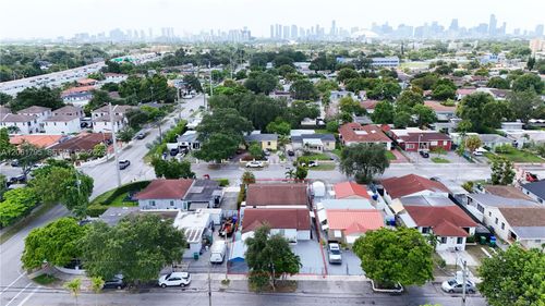 1055 Nw 32nd Ct, Miami, FL, 33125-3937 | Card Image