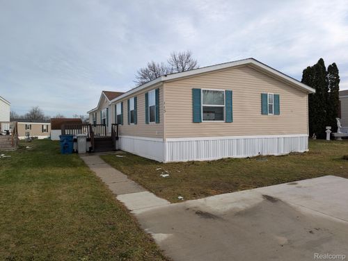 113 Fox Hound Dr, Grand Blanc, MI, 48439-7006 | Card Image