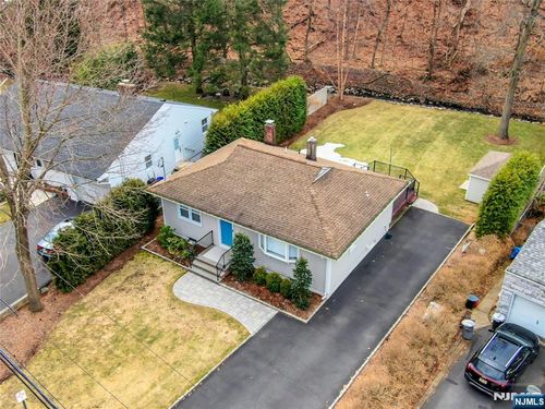 9 Sioux Ave, Oakland, NJ, 07436-2108 | Card Image