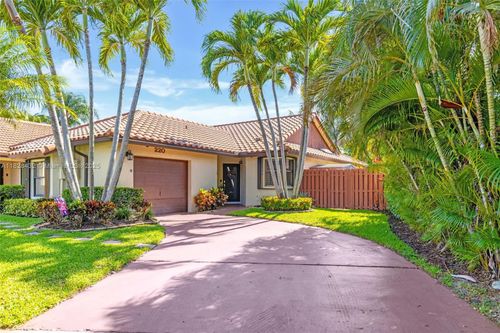220 Sw 113th Ter, Pembroke Pines, FL, 33025-3420 | Card Image