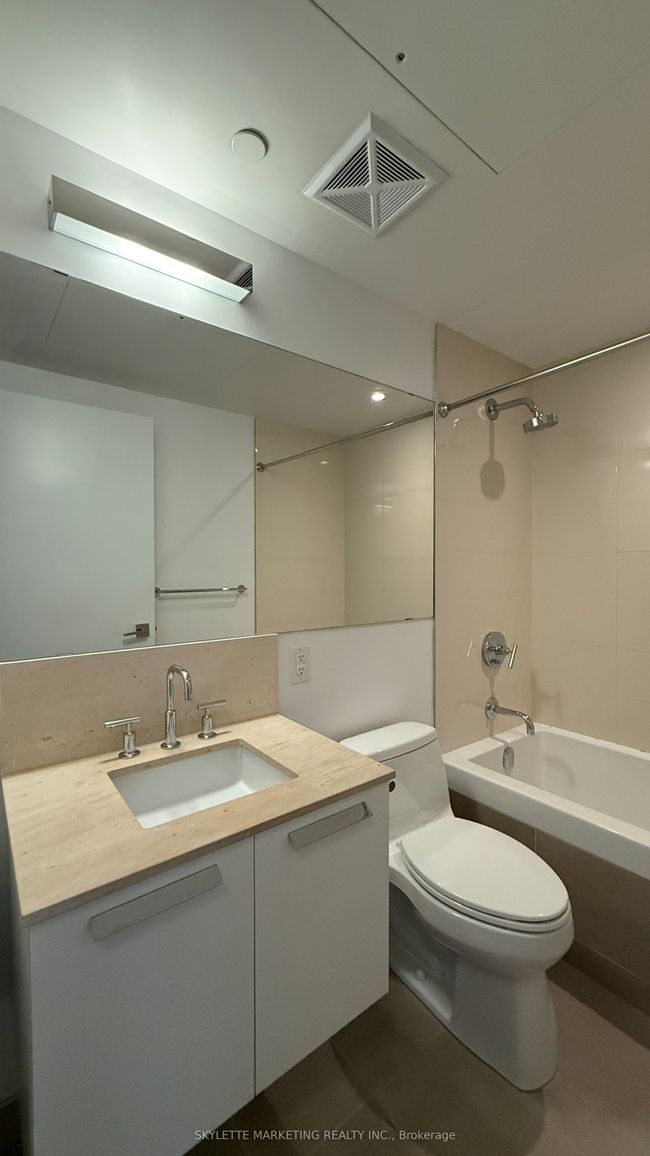 612 - 50 Charles St E, Condo with 2 bedrooms, 1 bathrooms and null parking in Toronto ON | Image 24
