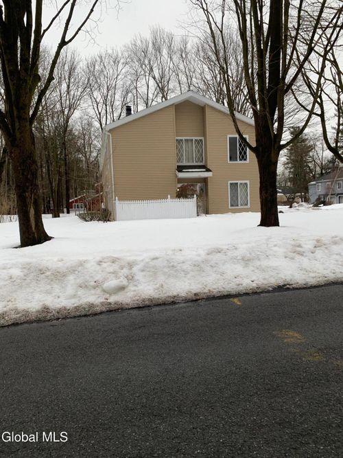 2 Leaf Rd, Delmar, NY, 12054-2608 | Card Image