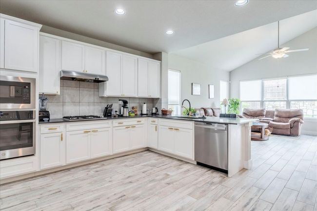 11108 American Mustang Loop, House other with 3 bedrooms, 3 bathrooms and 4 parking in Manor TX | Image 7