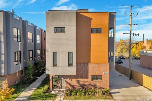 9-2037 11th St, Detroit, MI, 48216-1696 | Card Image