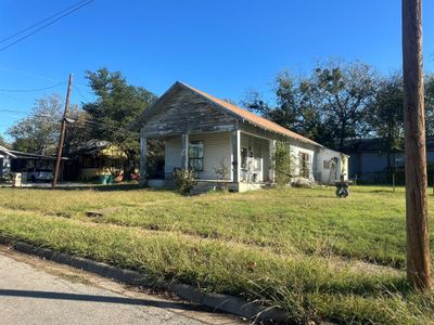 View of front of property with a front yard and covered porch | Image 1