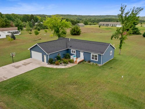 2400 Scenic Cir, Honor, MI, 49640-8403 | Card Image