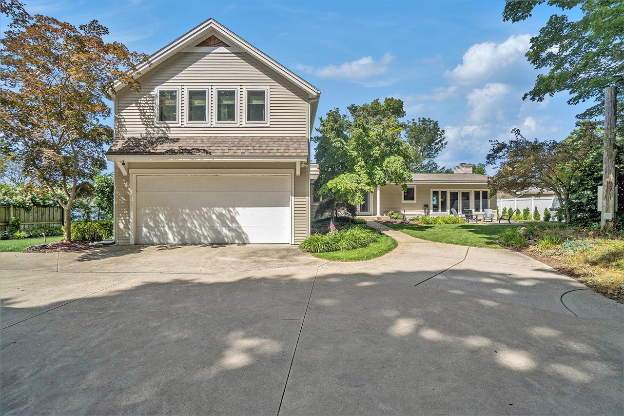 Scenic Dr, Muskegon, MI 49445