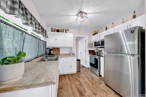 8239 Glen Lark, San Antonio, TX, 78239-3445 | Card Image