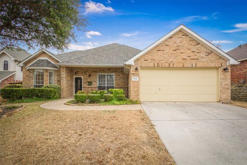 804 Cresthaven Dr, Mckinney, TX, 75071-7862 | Card Image