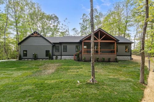 827 Town Branch Rd, Charlotte, TN, 37036-4839 | Card Image