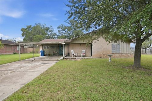 1000 Austin St, George West, TX, 78022-3582 | Card Image