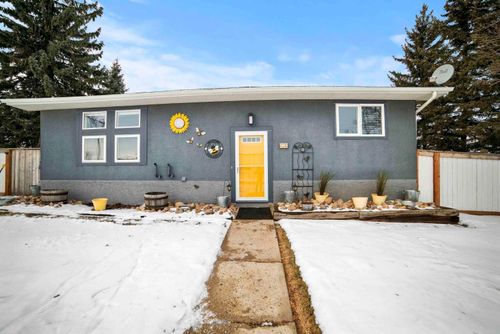 90 Railway Ave, Edberg, AB, T0B | Card Image