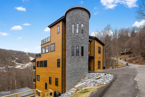 1257 Bavarian Way, Gatlinburg, TN, 37738 | Card Image