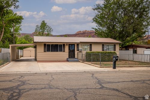 527 W Palisade Dr, Moab, UT, 84532-2026 | Card Image