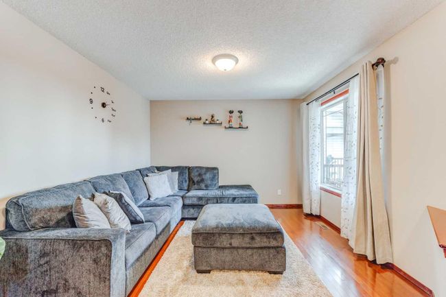 10 Kincora Heights Nw, Home with 4 bedrooms, 3 bathrooms and 4 parking in Calgary AB | Image 3