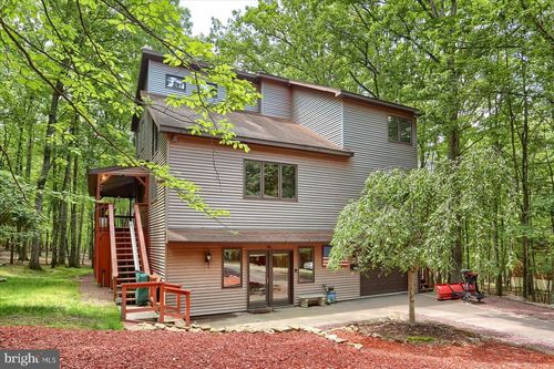 208 Owego Dr, Hazleton, PA, 18202-9139 | Card Image