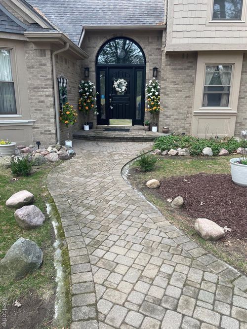 573 Nakomis Trl, Lake Orion, MI, 48362-1263 | Card Image