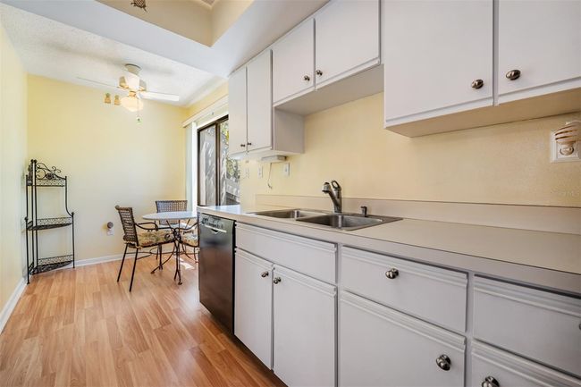Eat-in Area | Image 15