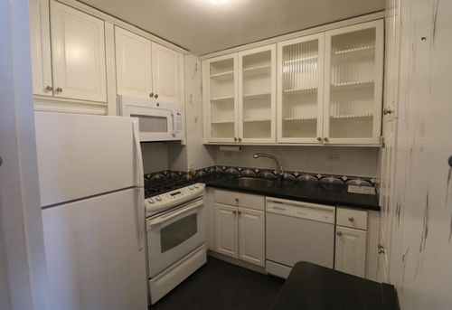 apt-6a-17 215th St, Bayside, NY, 11360-1710 | Card Image