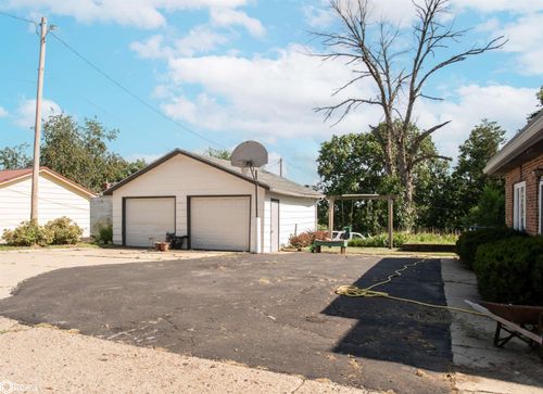 750 N Green St, Ottumwa, IA, 52501-2011 | Card Image