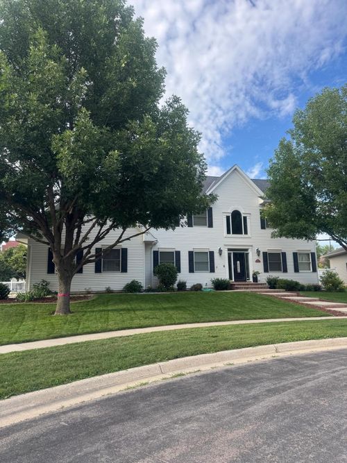 817 Cullen Cir, Marshall, MN, 56258-3404 | Card Image