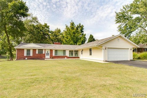 211 S 9th St, East Alton, IL, 62024-1718 | Card Image