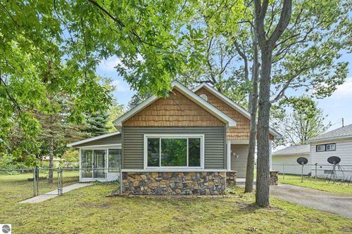 1237 Clinch St, Traverse City, MI, 49686-4221 | Card Image
