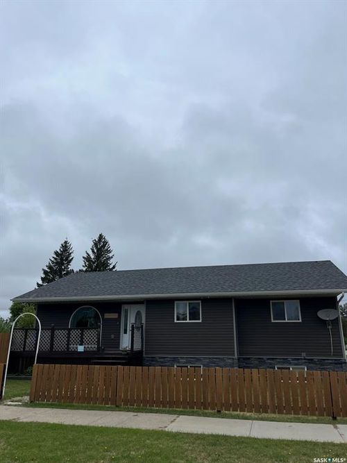 401 6th Ave W, Nipawin, SK, S0E1E0 | Card Image