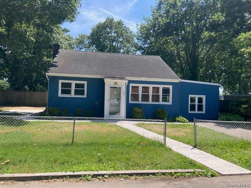 101 48th St, Lindenhurst, NY, 11757-2018 | Card Image