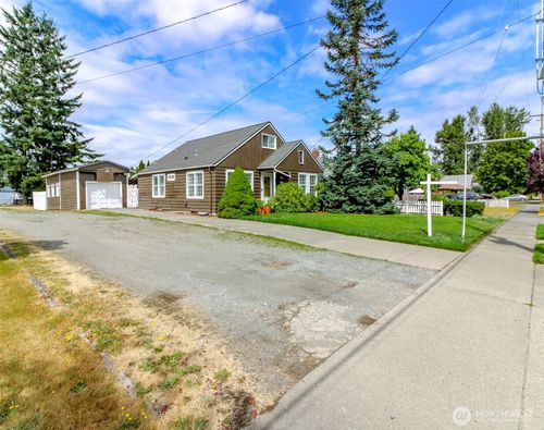 3208 Porter Street, Enumclaw, WA, 98022 | Card Image