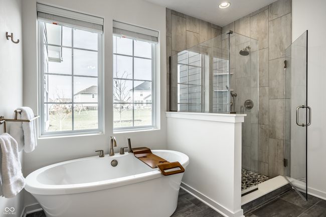 Primary suite - bathroom (main floor) | Image 20