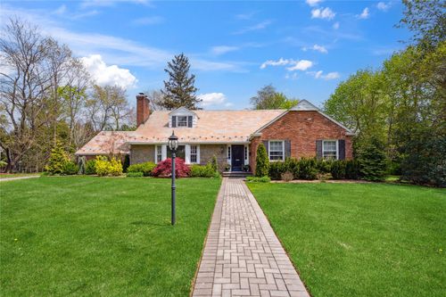 26 Woodgreen Ln, Roslyn Heights, NY, 11577-1429 | Card Image