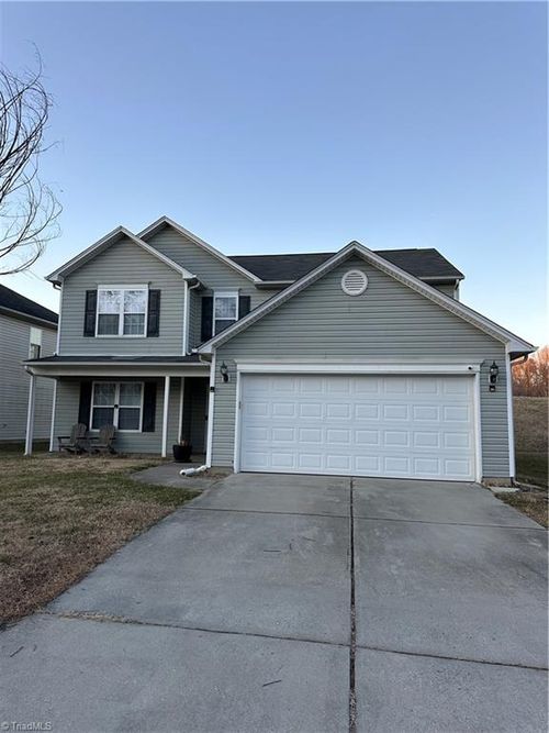 805 Forest Crest Dr, Greensboro, NC, 27406-5975 | Card Image